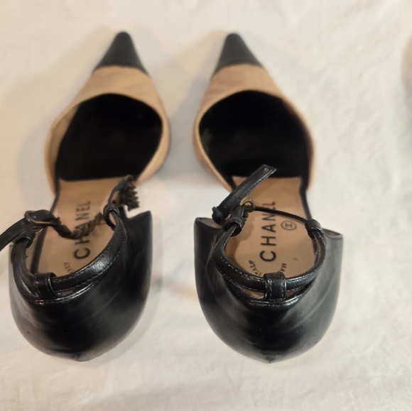 Chanel Women's Size 41 Two Tone D'Orsay Pump with Chain Strap Quilted Heels - Picture 6 of 13